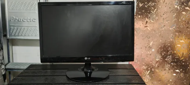LG Flatron M2080D-PZ 20" LED HD Monitor TV, работещ