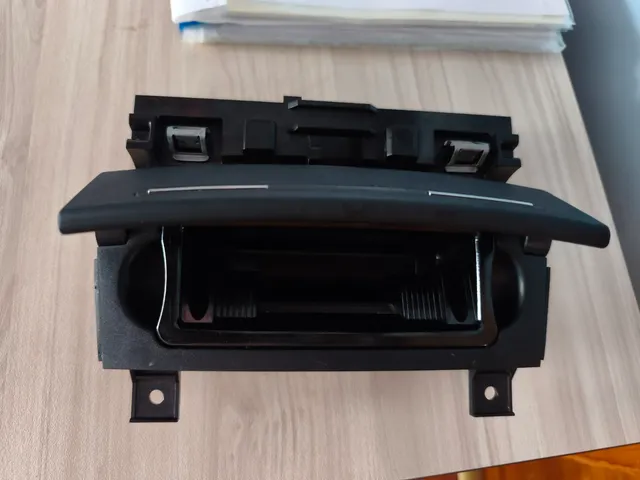 Audi A3 8P пепелник за централна конзола 8P0 857 951, оригинал